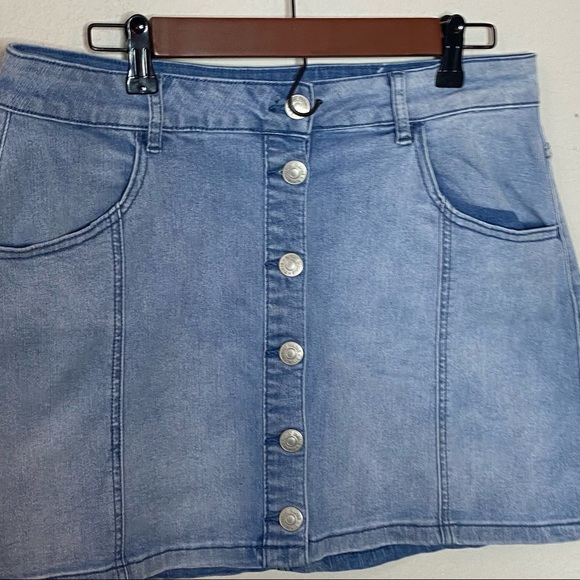 Almost Famous Button Front High Rise Denim Mini - Picture 4 of 7